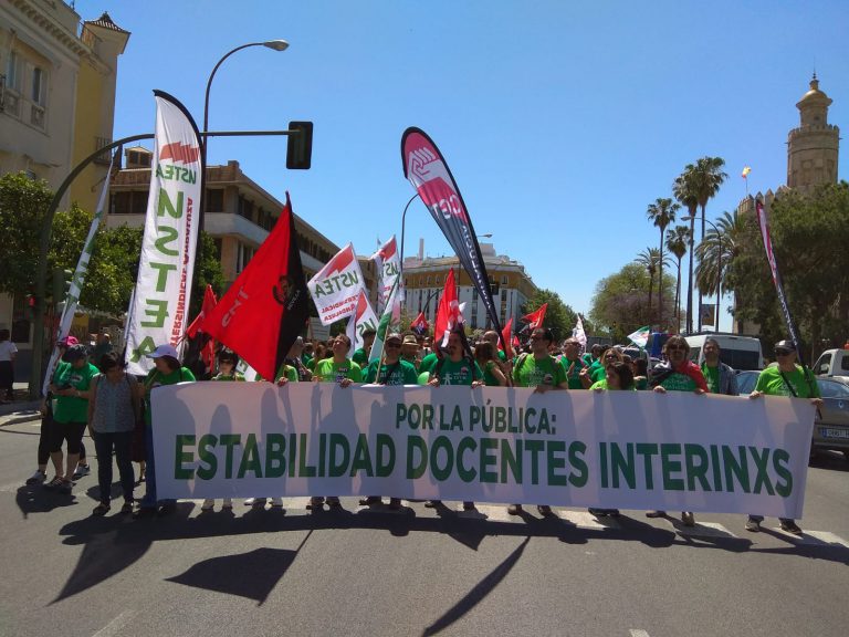 Gran afluencia de profesorado en la manifestación de Sevilla.