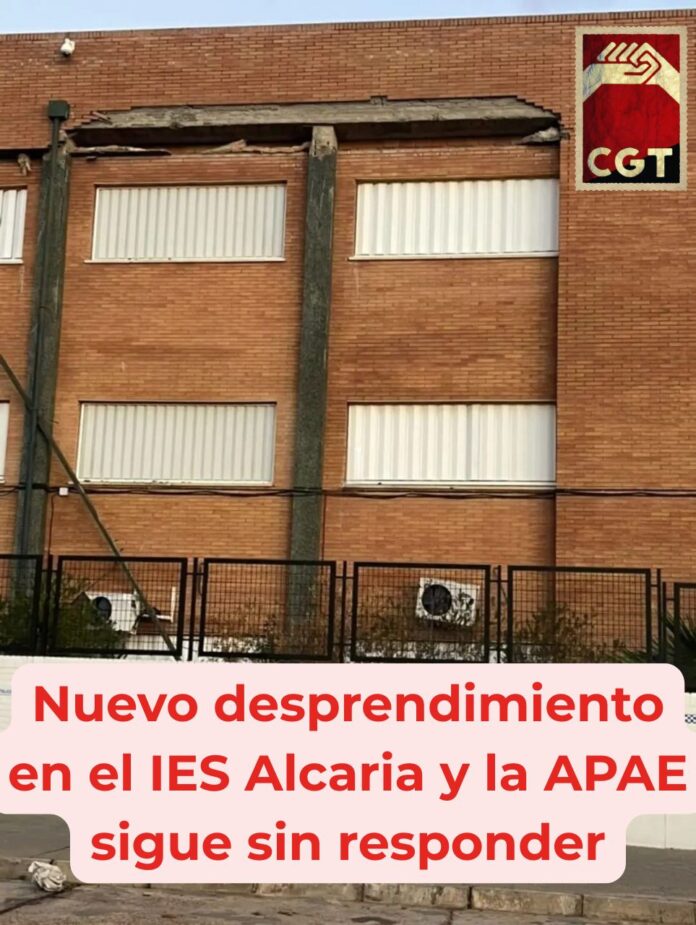 Ies Alcaria Nuevo desprendimiento de fachadad en el IES Alcaria despues de que la APAE despilfarrara 108.000€
