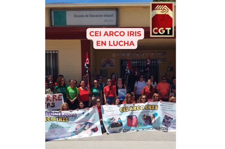 Delegados de FASE-CGT y familias concentrados a las puertas de la EEI Arco Iris en Cártama Estación (Málaga) para exigir la apertura de la segunda línea y frenar el desmantelamiento de la educación infantil pública.